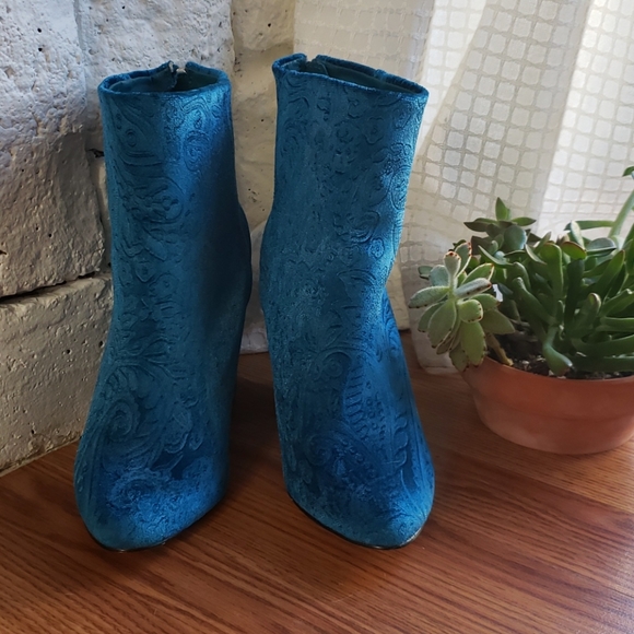Shoe Dazzle Shoes - Blue Velvet Booties